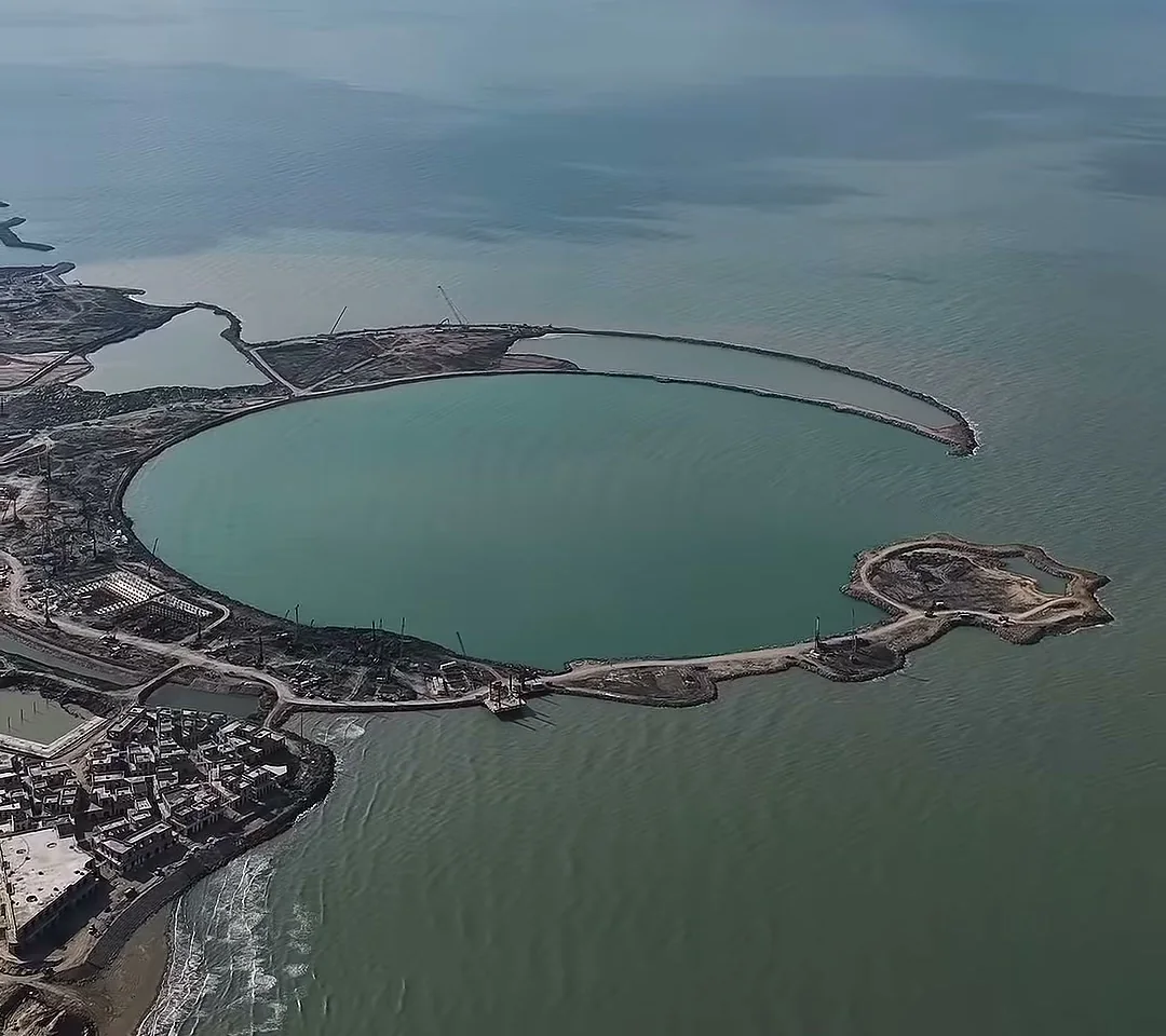 Островок на конце восточной дуги Halfmoon, апрель 2026 года