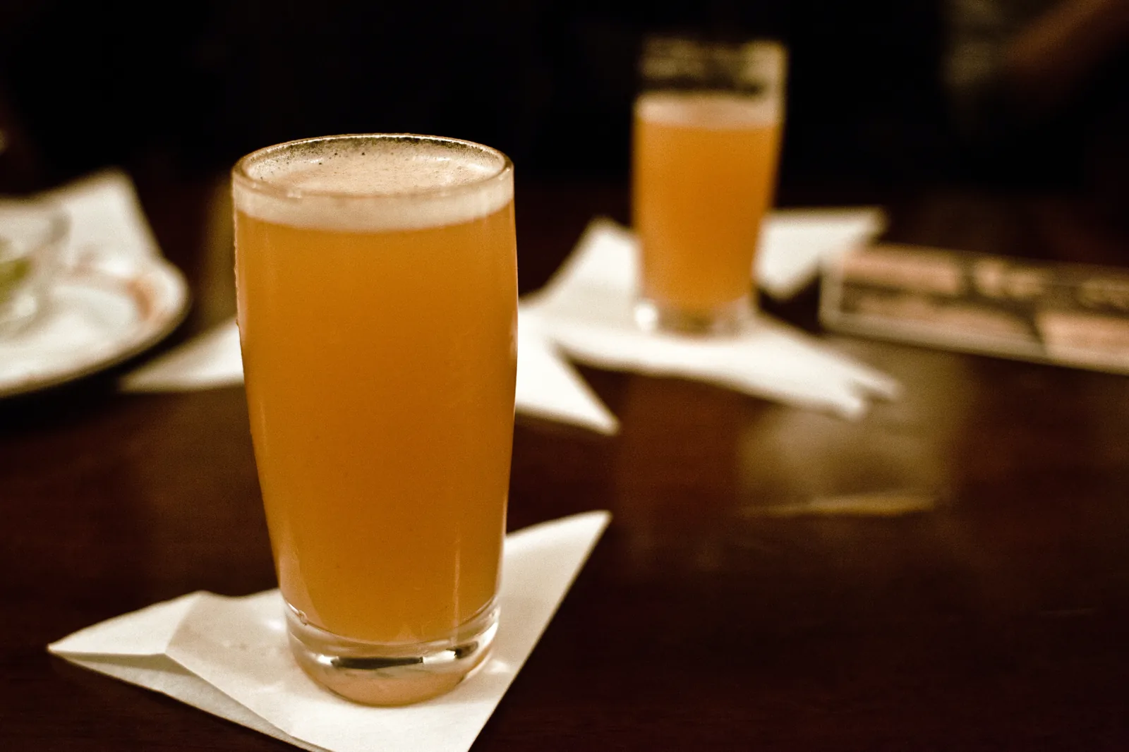 Беллини — белый персик и просекко; коктейль придумали в Harry's Bar